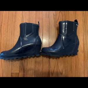 Sorel wedge boots navy